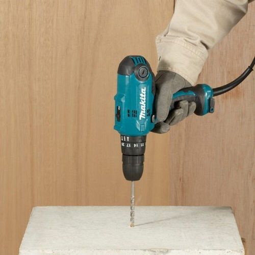 PARAFUSADEIRA/FURADEIRA DE IMPACTO 220V HP0300 - MAKITA